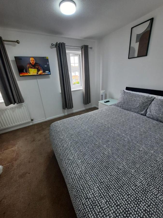 Two Bedroom Luxury House Thamesmead  Extérieur photo