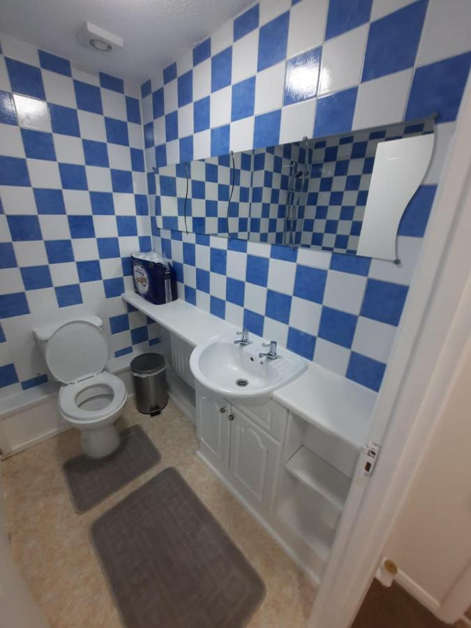 Two Bedroom Luxury House Thamesmead  Extérieur photo