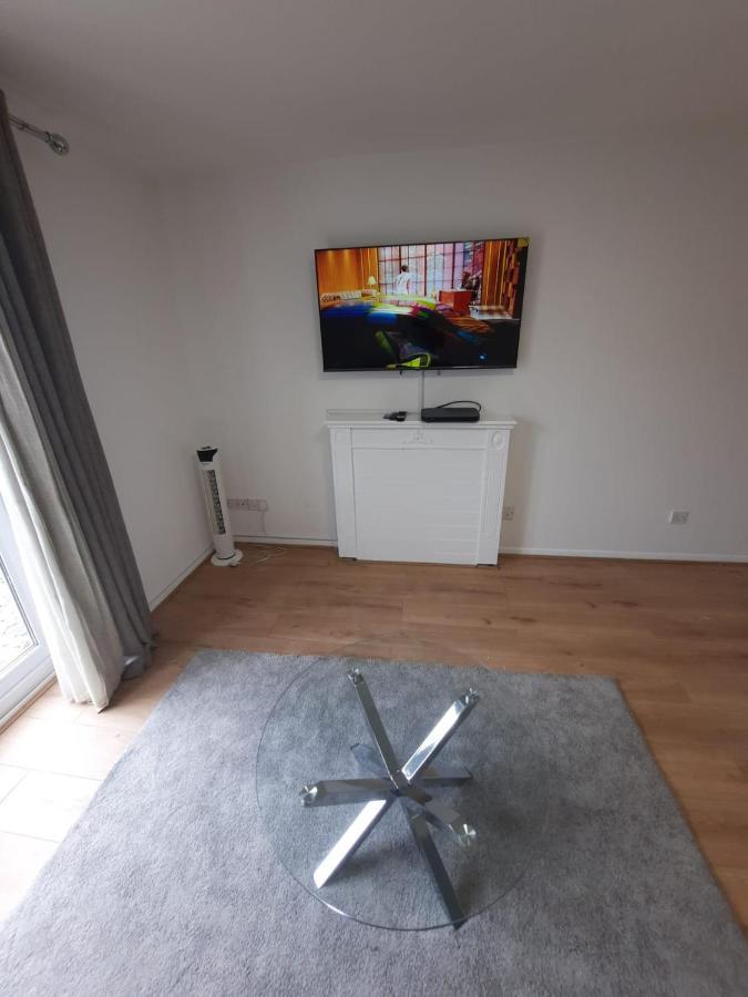 Two Bedroom Luxury House Thamesmead  Extérieur photo