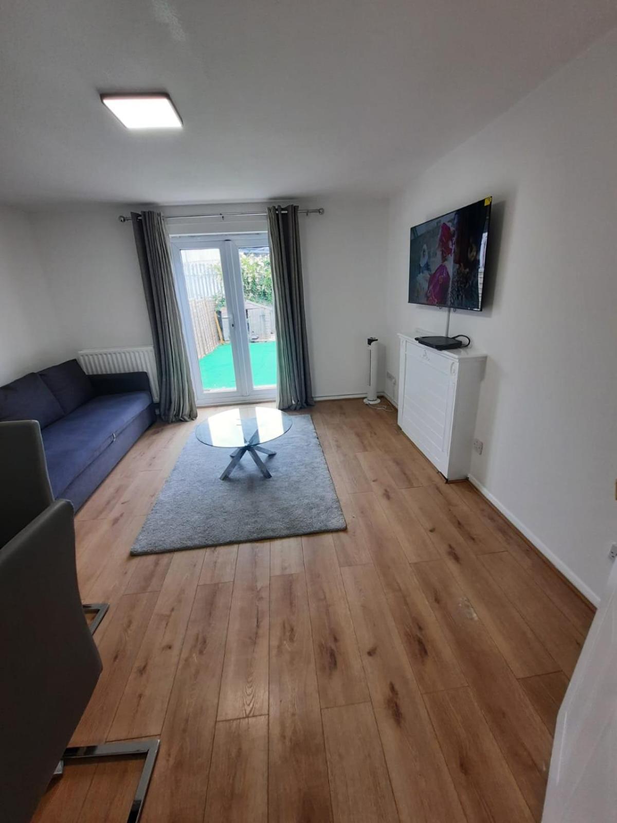 Two Bedroom Luxury House Thamesmead  Extérieur photo