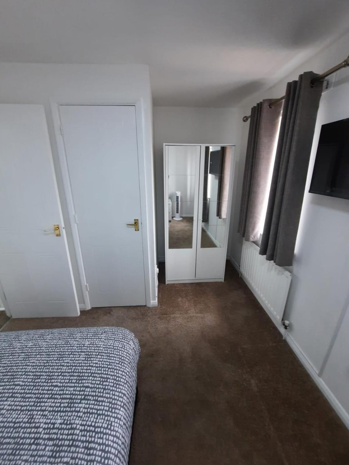 Two Bedroom Luxury House Thamesmead  Extérieur photo